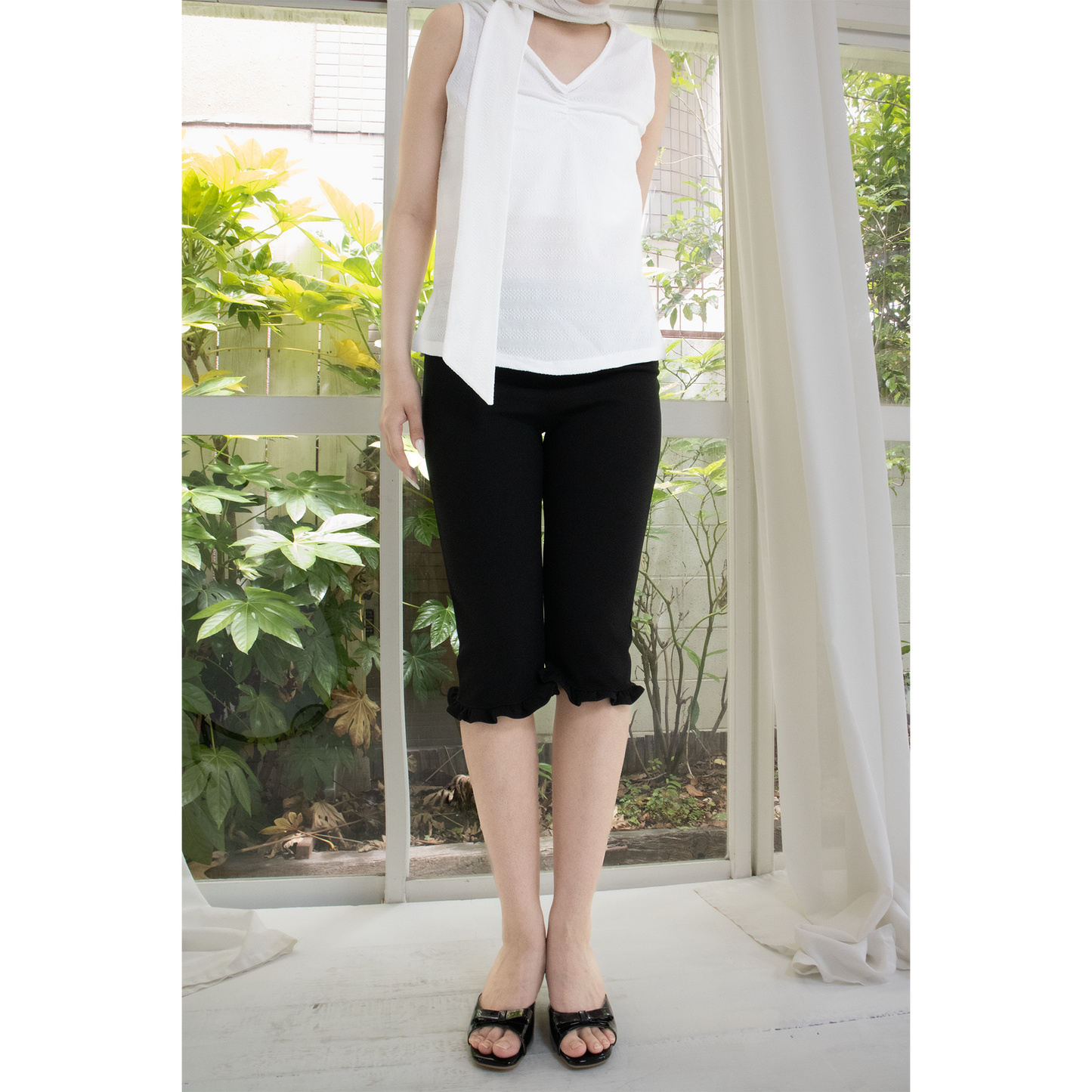 muse ruffle capri pants