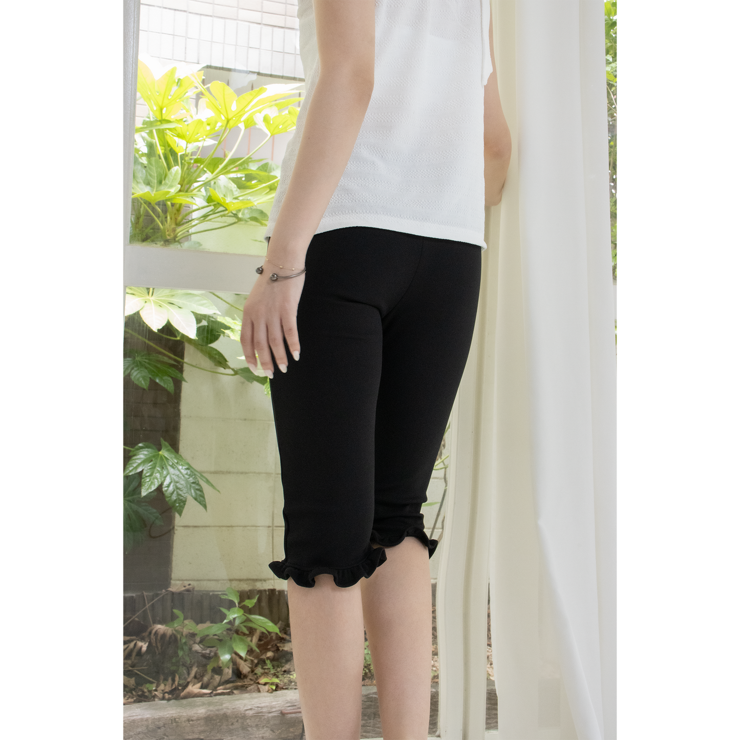 muse ruffle capri pants