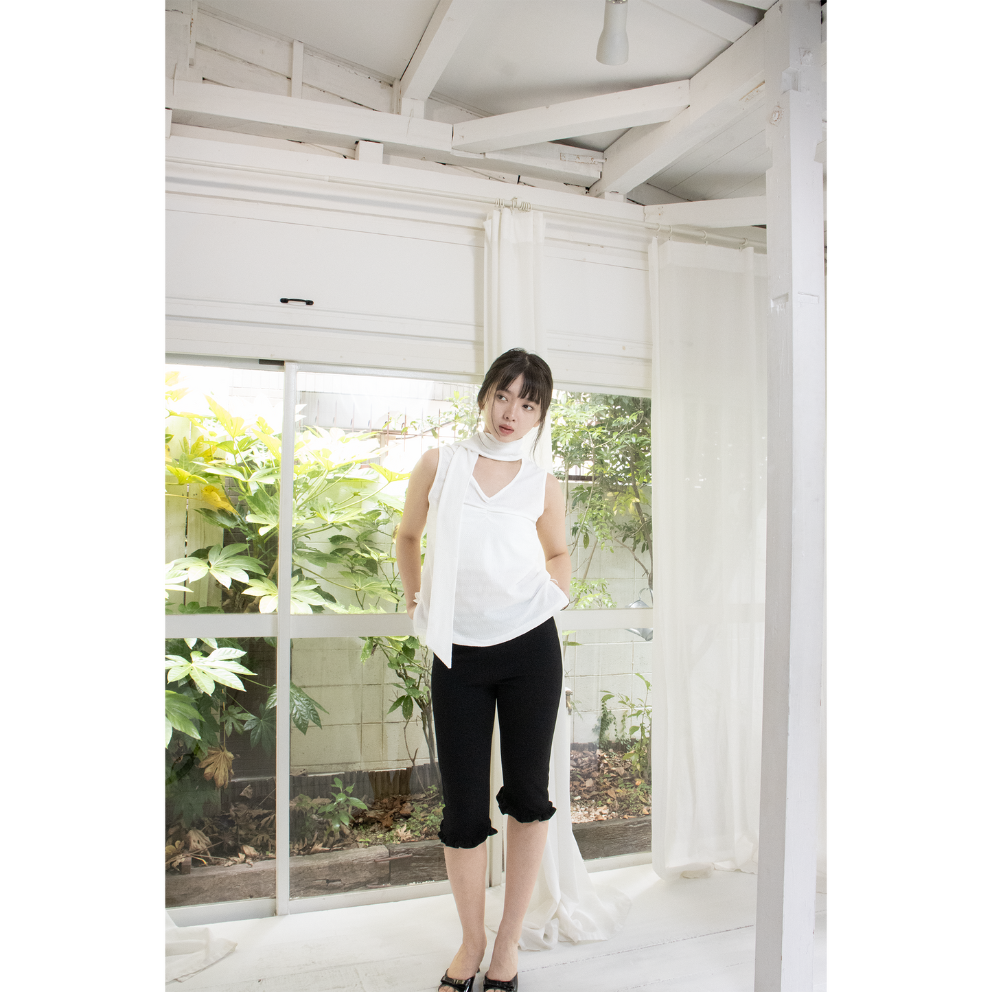 muse ruffle capri pants